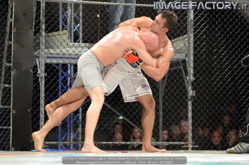 2012-04-21 Milano in the cage 2 - Mixed Martial Arts 0198 Leonardo Dauria-Vitor De Santana.jpg